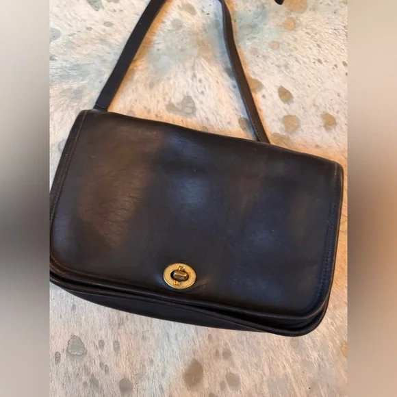 Vintage 90s-2000s Coach 9755 Leather Pocket Purse Women's Crossbody w/ Turn Lock - Picture 3 of 5